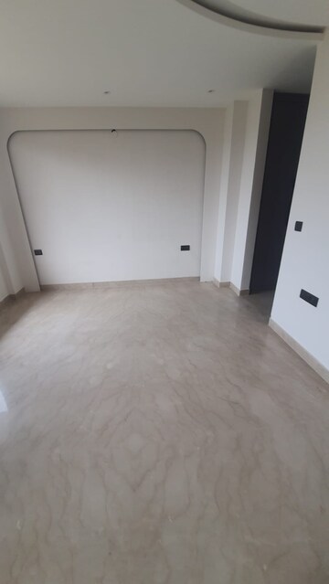 Room in 3 BHK Builder Floor at Sector 57 – for Rent