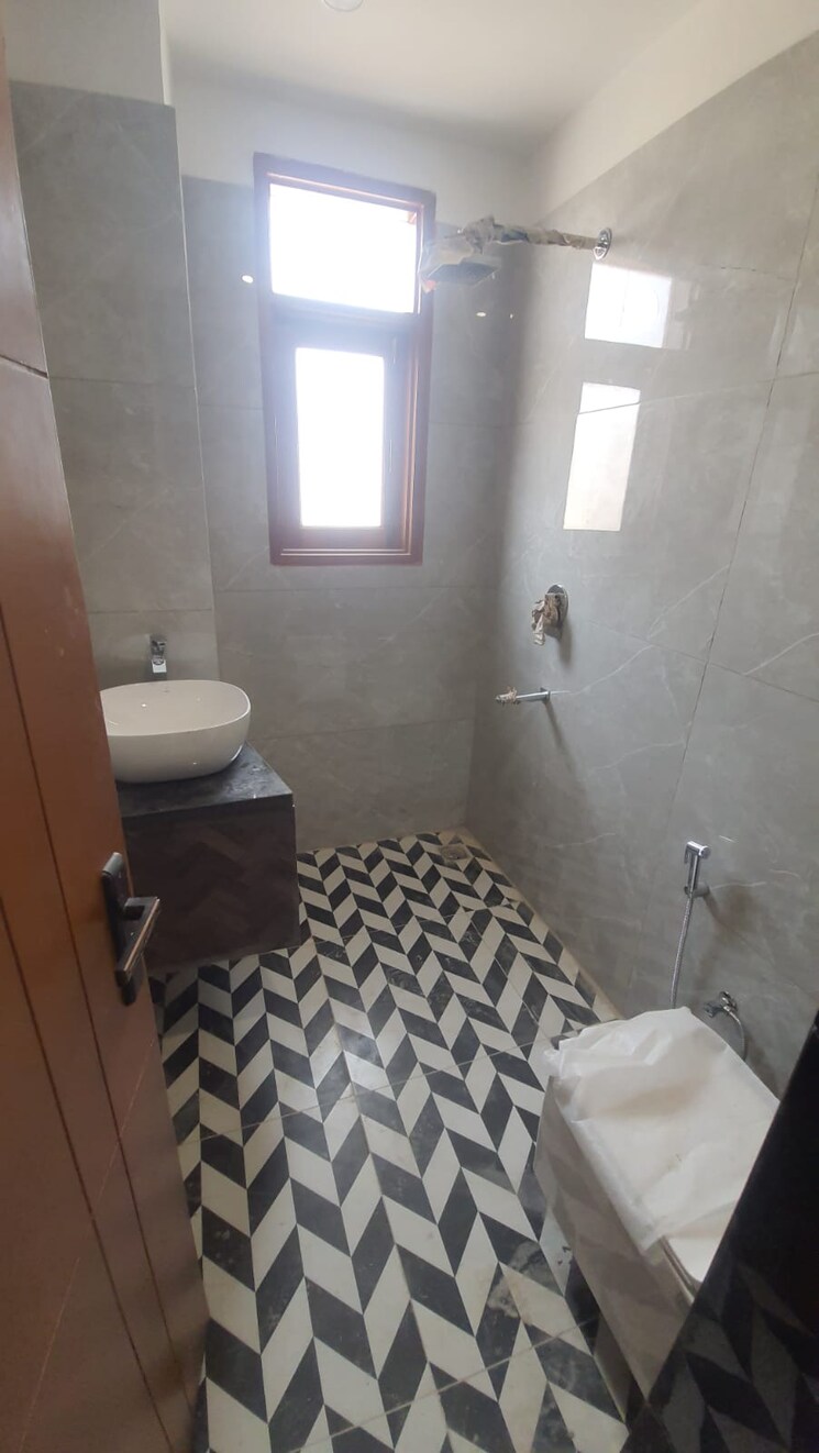 Bathroom, sector 57 3 Bedroom 3500 Sq.Ft. Builder Floor In Sector 57 Gurgaon 8806135