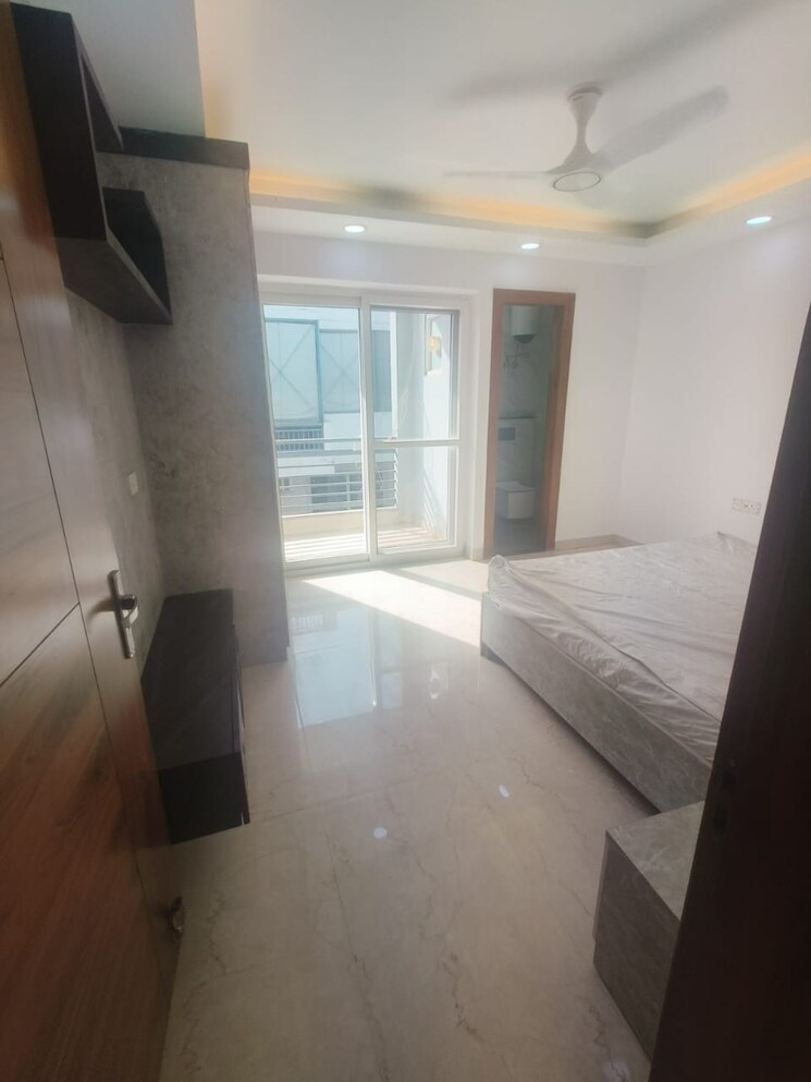 Room, sector 52 3 Bedroom 3000 Sq.Ft. Builder Floor In Sector 52 Gurgaon 8806057