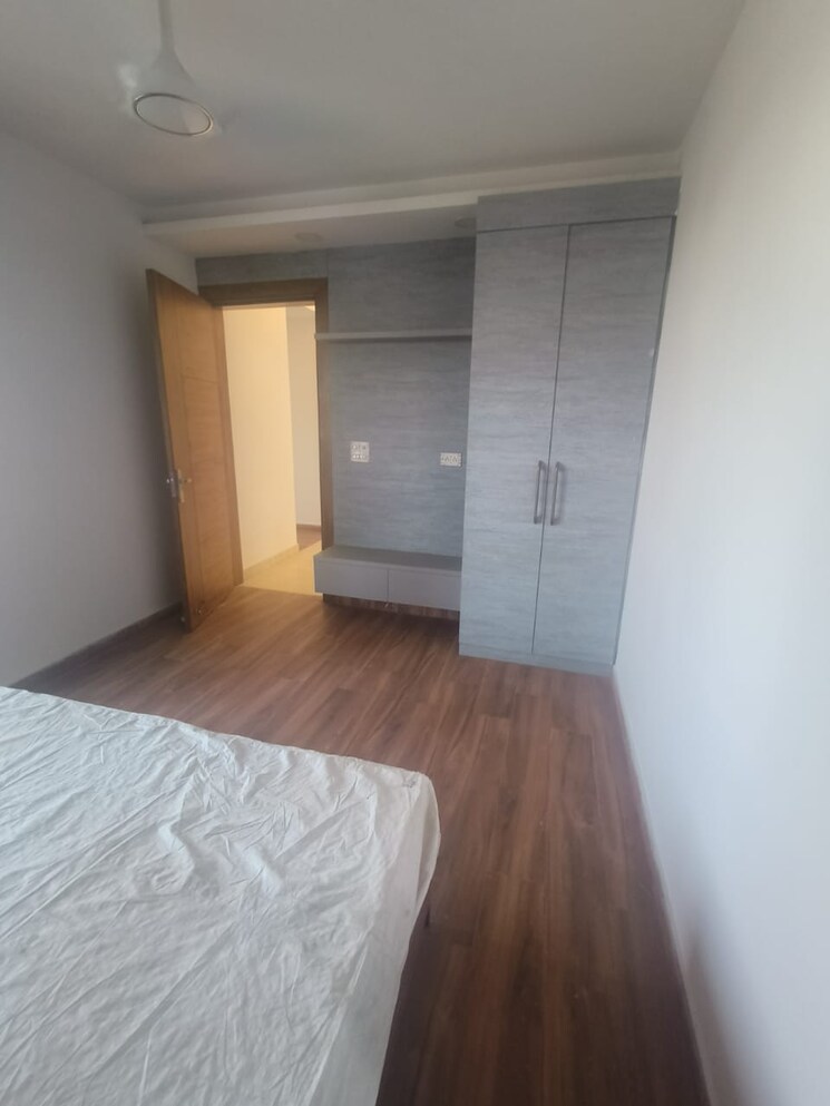 Room, sector 52 3 Bedroom 3000 Sq.Ft. Builder Floor In Sector 52 Gurgaon 8806057