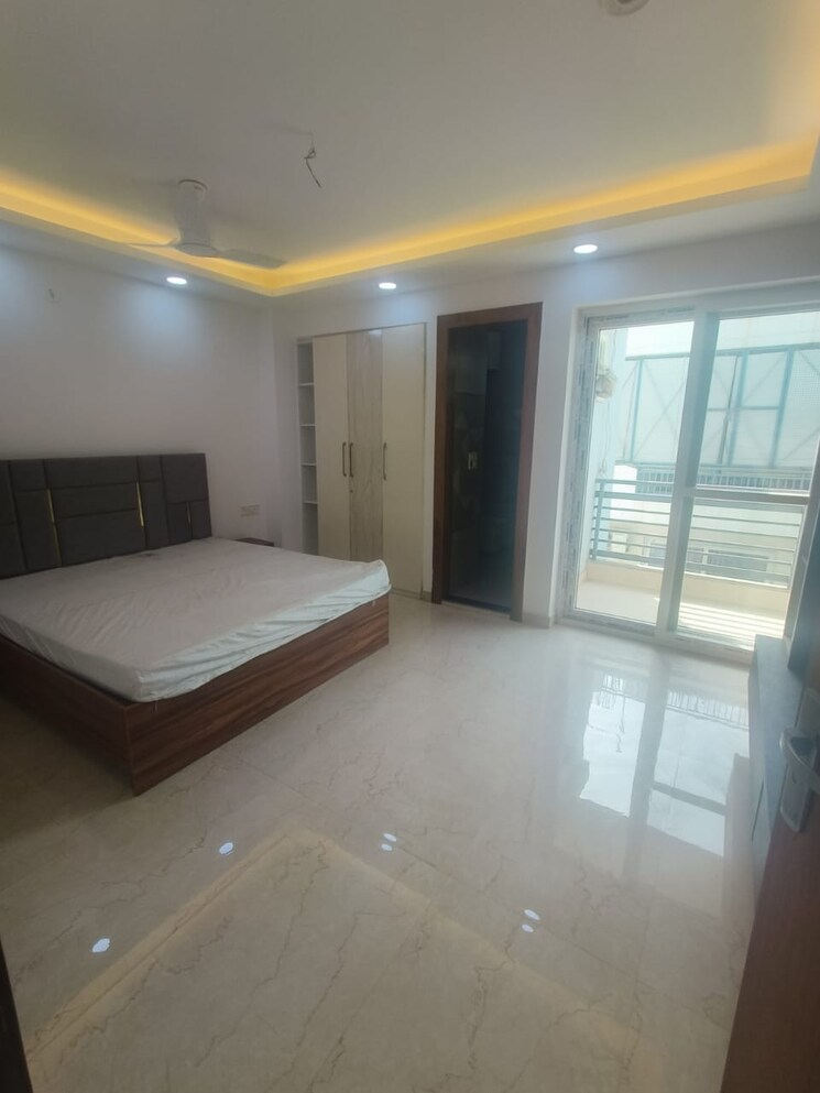 Room, sector 52 3 Bedroom 3000 Sq.Ft. Builder Floor In Sector 52 Gurgaon 8806057