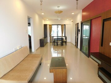 Living Room in 3 BHK Apartment at Linking Road – for Rent