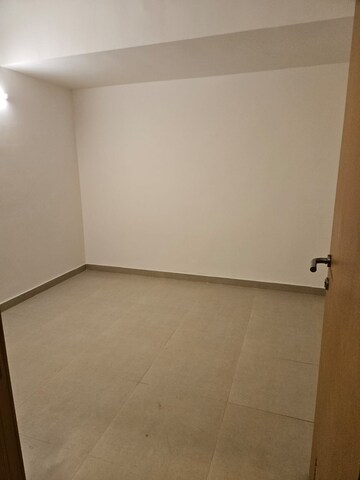 Room in 4 BHK Builder Floor at DLF The Grove, Sector 54 – for Rent