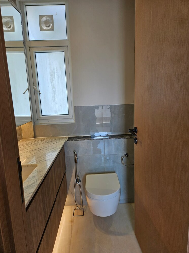 Bathroom, dlf-the-grove 4 Bedroom 4500 Sq.Ft. Builder Floor In Sector 54 Gurgaon 8806164