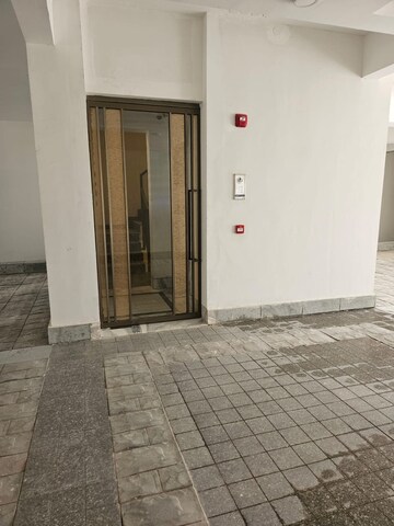 Room in 4 BHK Builder Floor at DLF The Grove, Sector 54 – for Rent