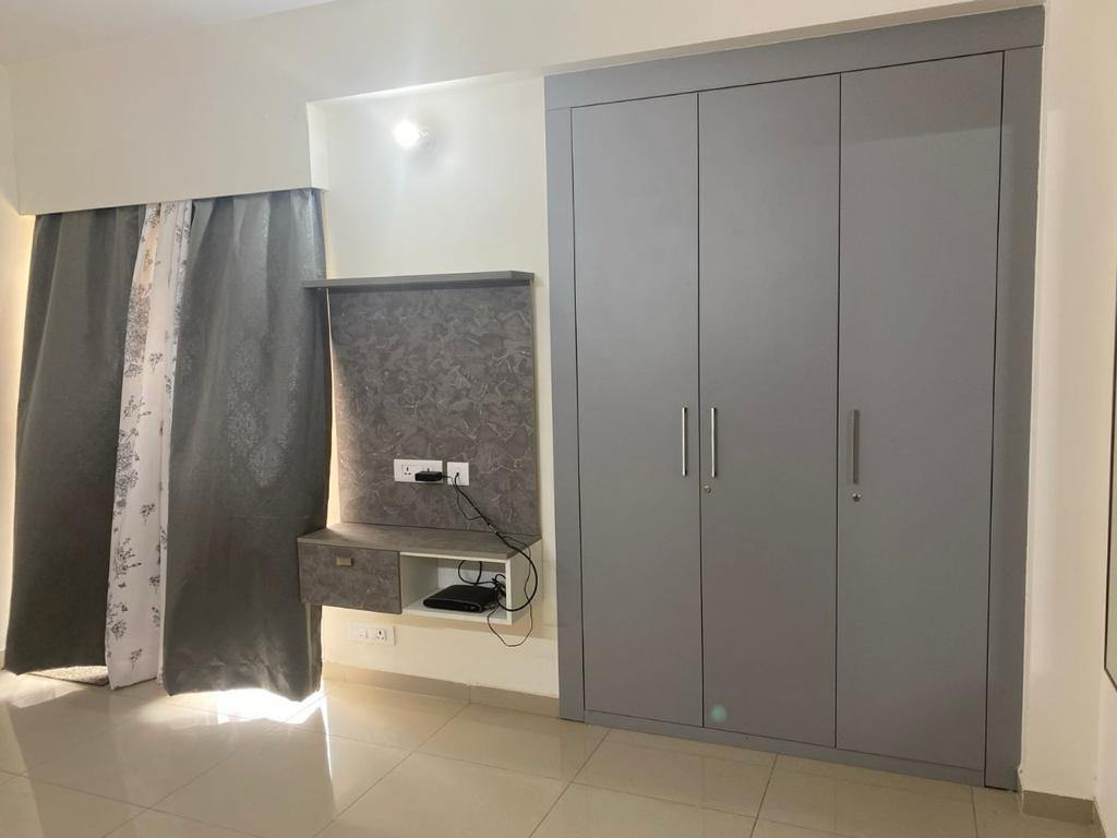 3 BHK 1950 Sq.Ft. Apartment in Max Towers