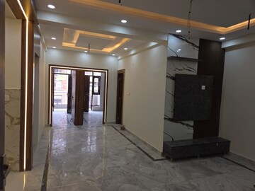 Room in 2 BHK Builder Floor at Shakti Khand Iii – for Rent
