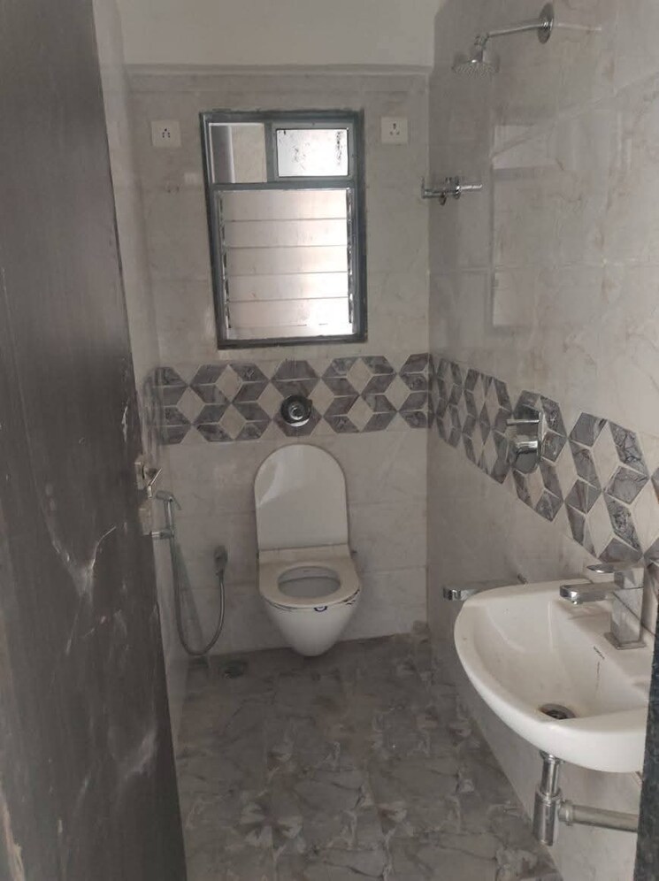 Bathroom, goregaon west 2 Bedroom 620 Sq.Ft. Apartment In Goregaon West Mumbai 8806215