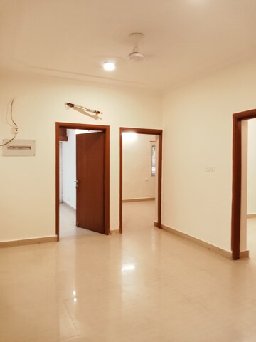 Room in 3.5 BHK Apartment at DDA Rosewood Apartments, Vasant Kunj – for Rent