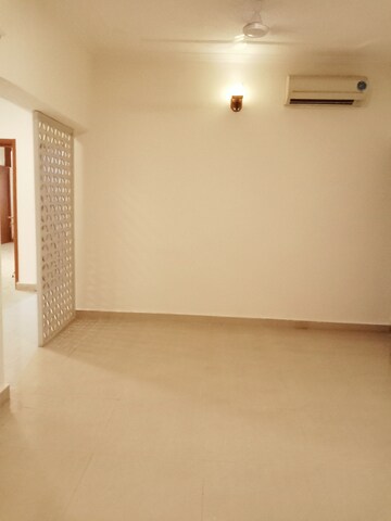 Room in 3.5 BHK Apartment at DDA Rosewood Apartments, Vasant Kunj – for Rent