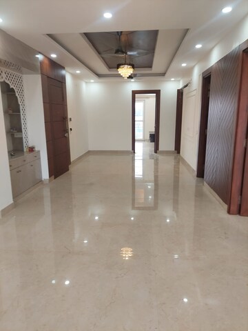Room in 3 BHK Builder Floor at Sector 57 – for Rent