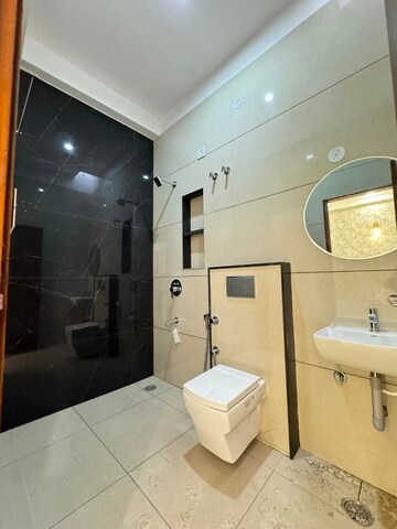 Bathroom in 2 BHK Builder Floor at DLF Star Tower, Sector 30 – for Rent
