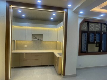 Furnished Amenities in 3 BHK Builder Floor at Shakti Khand Iii – for Rent