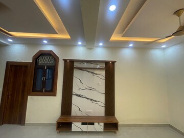Room in 3 BHK Builder Floor at Shakti Khand Iii – for Sale