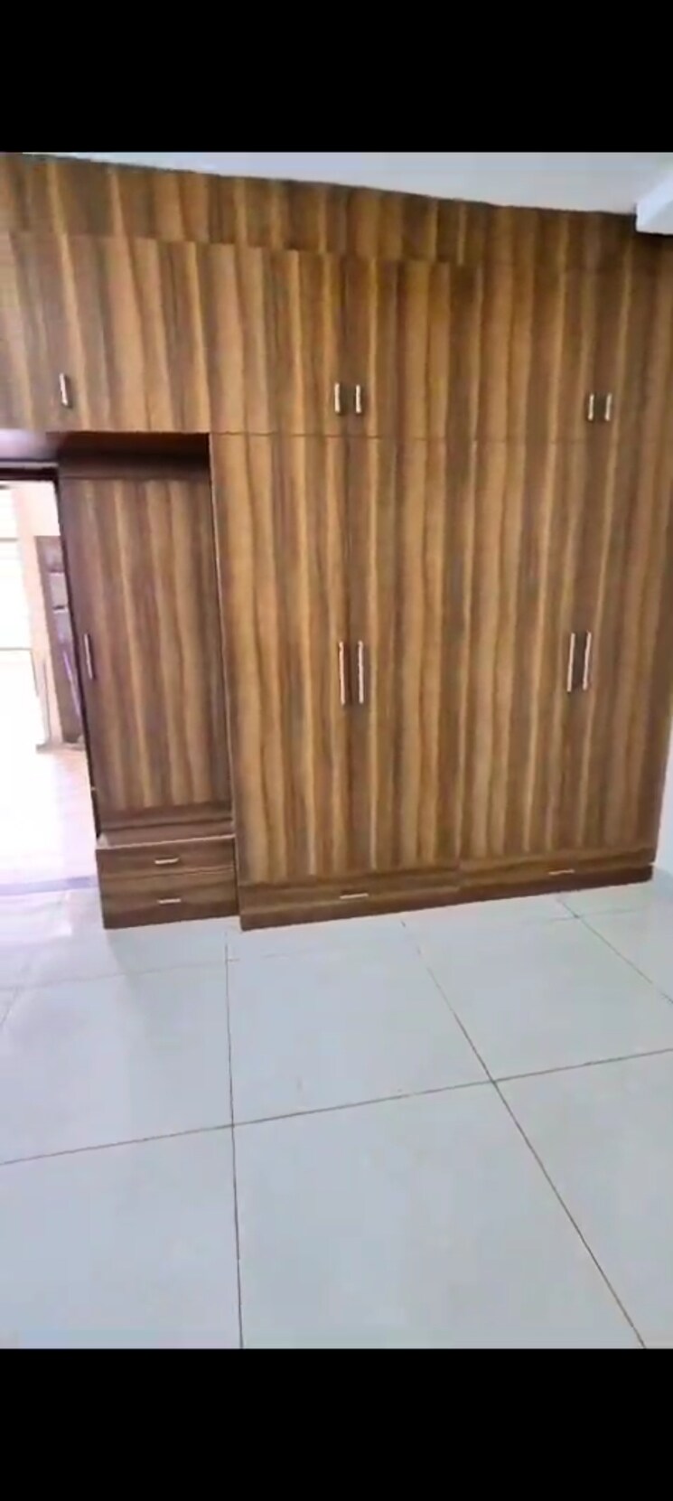 Room, dhakoli 3 Bedroom 120 Sq.Yd. Apartment In Dhakoli Zirakpur 8806352