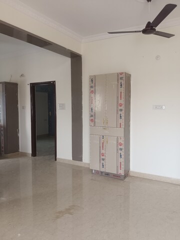 Room in 2 BHK Apartment at Manikonda – for Rent