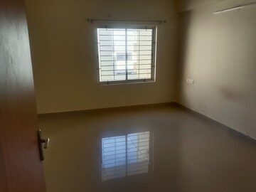 Room in 4 BHK Apartment at Citrus Aries Lakeview, Jakkuru – for Rent