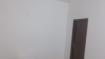 Room in 3 BHK Apartment at Sector 48 – for Sale