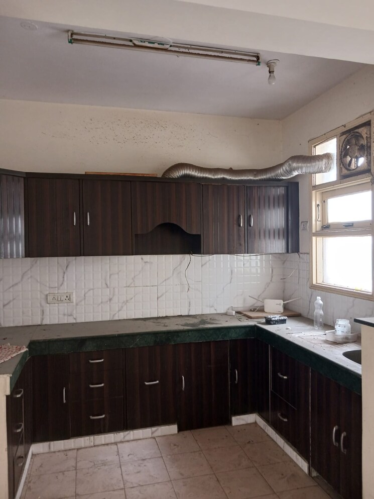 Kitchen, sector 83 3 Bedroom 250 Sq.Yd. Apartment In Sector 83 Faridabad 8806590