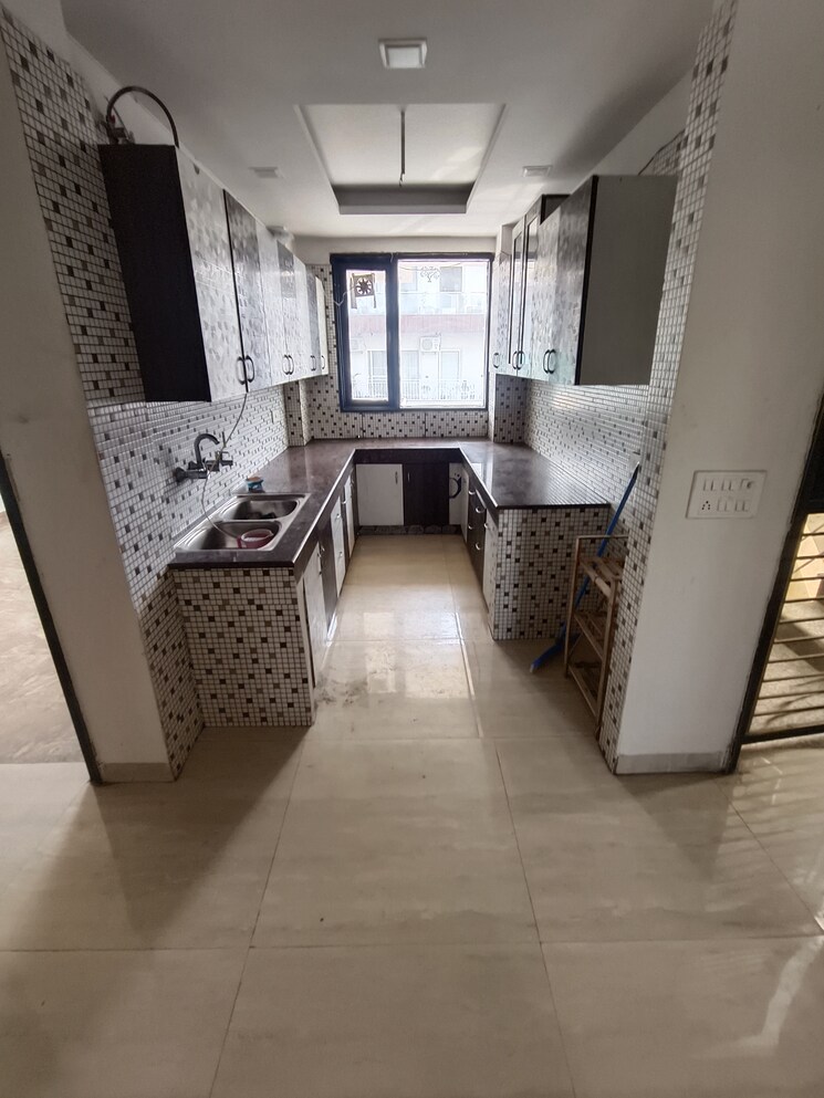 Kitchen, vipul-world-floors 2.5 Bedroom 1280 Sq.Ft. Builder Floor In Sector 48 Gurgaon 8806673