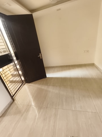 Living Room in 2.5 BHK Builder Floor at Vipul World Floors, Sector 48 – for Rent