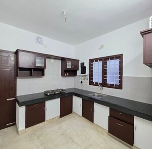 Kitchen in 3.5 BHK Builder Floor at Sector 33 – for Sale