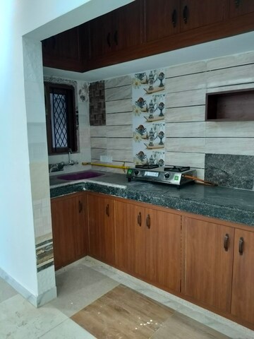 1 BHK Independent House For Rent in Noida Central