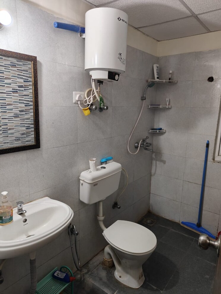 Bathroom, shree-vardhman-flora 4 Bedroom 2475 Sq.Ft. Apartment In Sector 90 Gurgaon 8806760