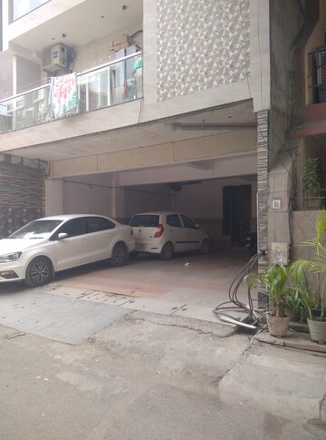 Parking in 6+ BHK Independent House at Sector 14 – for Sale