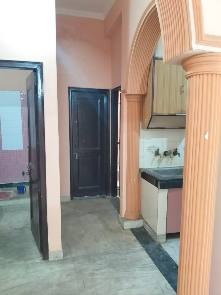 Room, sector 51 2 Bedroom 1700 Sq.Ft. Independent House In Sector 51 Noida 8806759