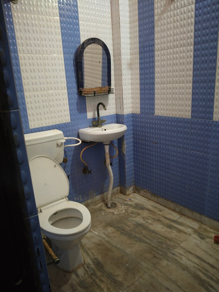 Bathroom, sector 51 2 Bedroom 1700 Sq.Ft. Independent House In Sector 51 Noida 8806759