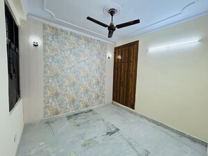 Room in 3 BHK Builder Floor at Sector 37 – for Sale