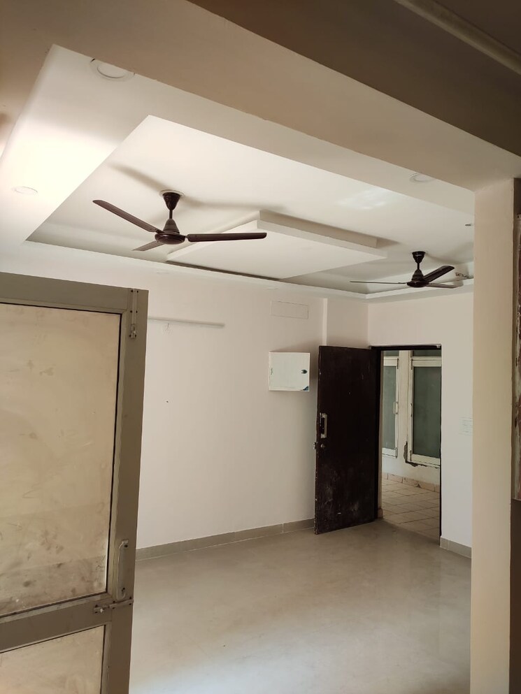 Room, sector 137 3 Bedroom 1695 Sq.Ft. Apartment In Sector 137 Noida 8806809
