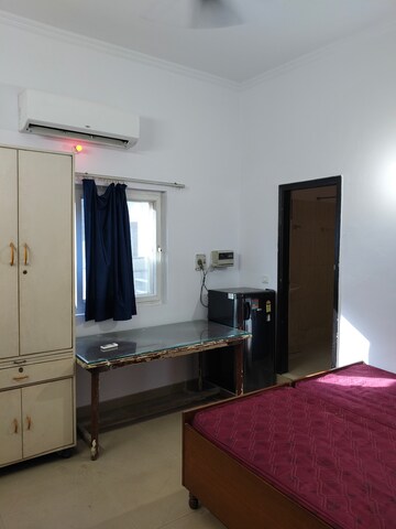 1 RK Independent House For Rent in Sector 26