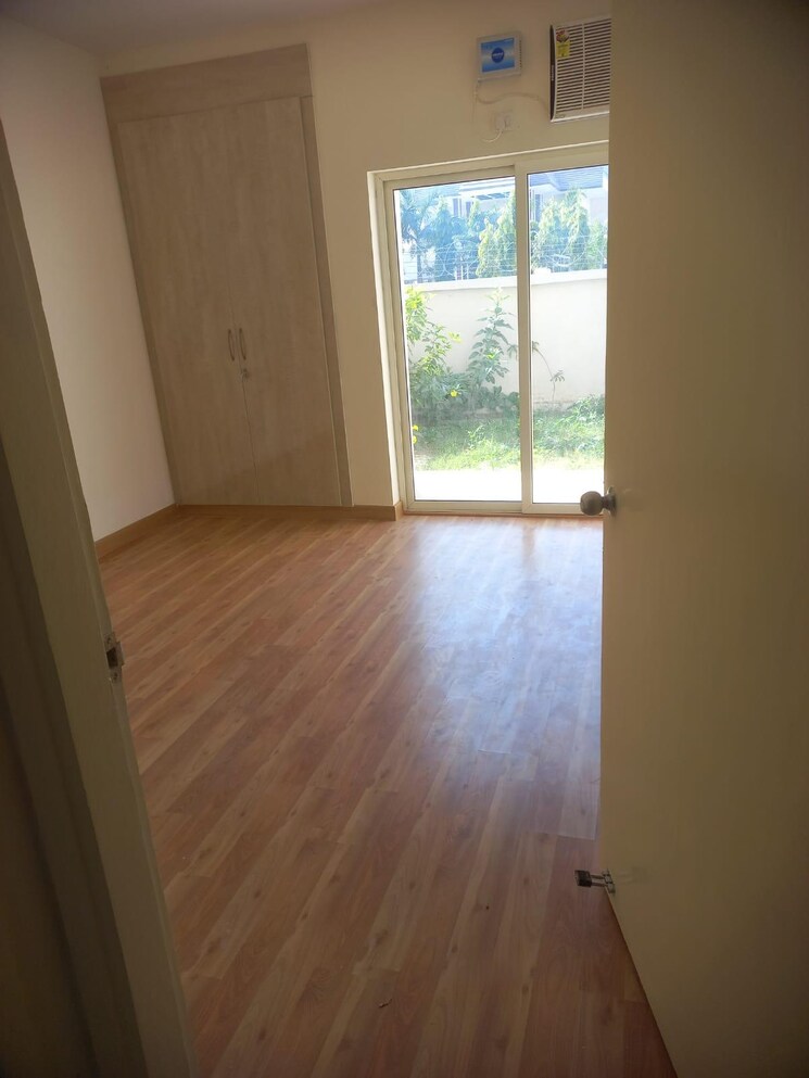 Room, puri-aman-vilas 3 Bedroom 1550 Sq.Ft. Apartment In Sector 89 Faridabad 8806803