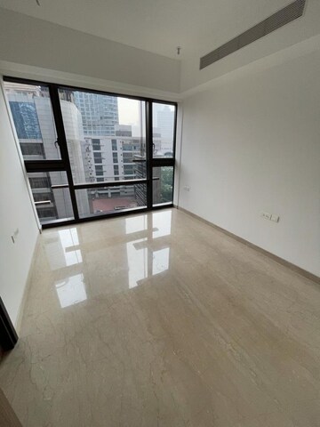Room in 3 BHK Apartment at Lodha The Park, Worli – for Rent