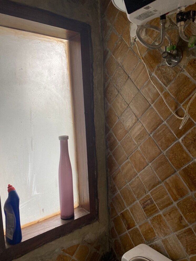 Bathroom, sarvodaya enclave 3 Bedroom 1800 Sq.Ft. Builder Floor In Sarvodaya Enclave Delhi 8806843