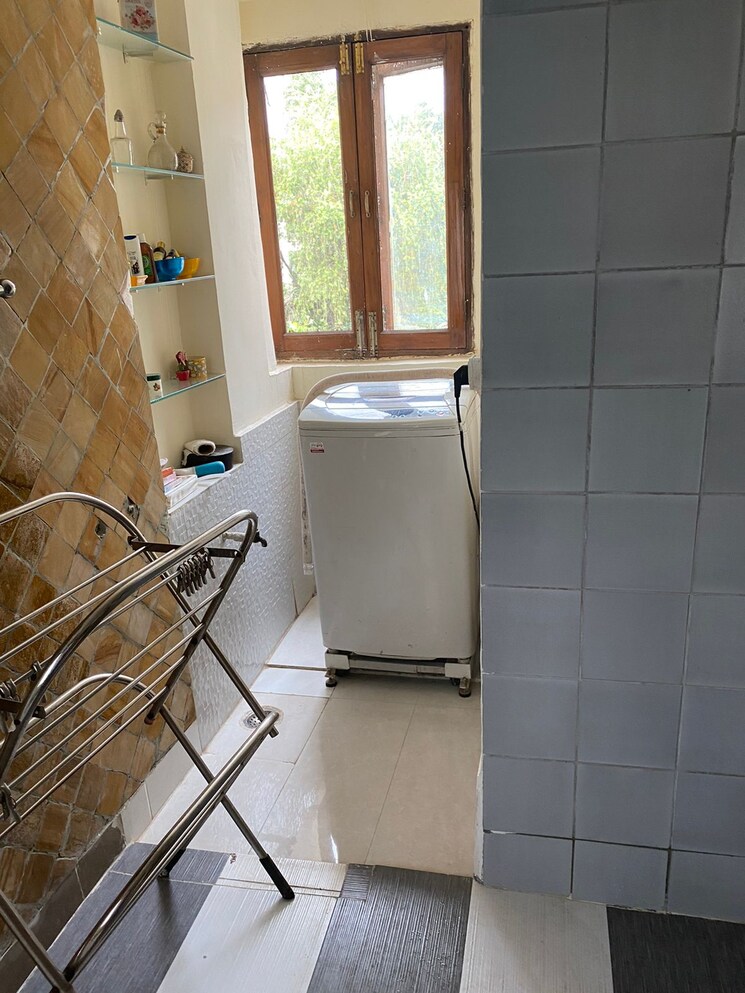 Bathroom, sarvodaya enclave 3 Bedroom 1800 Sq.Ft. Builder Floor In Sarvodaya Enclave Delhi 8806843