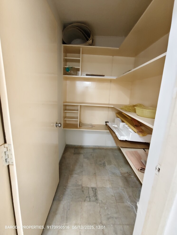 undefined, akota Commercial Office Space 550 Sq.Ft. In Akota Vadodara 8806853