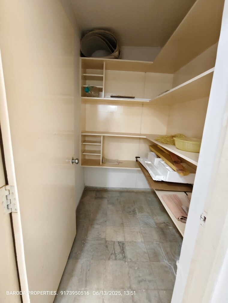 undefined, akota Commercial Office Space 550 Sq.Ft. In Akota Vadodara 8806853