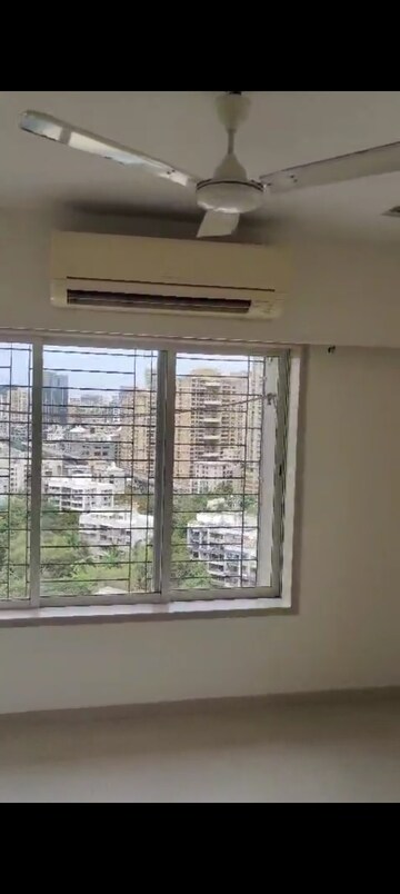 Room in 2 BHK Apartment at Brighton Tower, Andheri West – for Rent