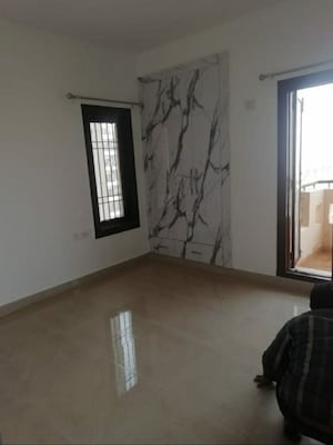 Room in 3 BHK Apartment at BPTP The Resort, Sector 75 – for Sale