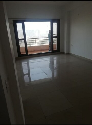Room in 3 BHK Apartment at BPTP The Resort, Sector 75 – for Sale
