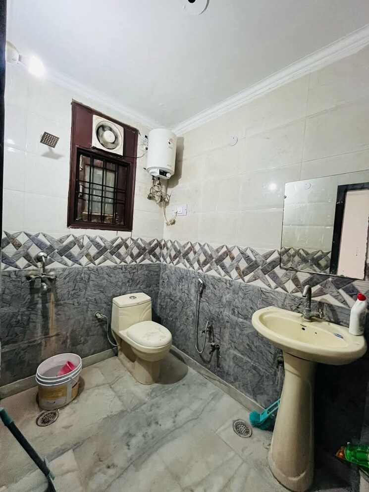 Bathroom, saket 1 Bedroom 450 Sq.Ft. Builder Floor In Saket Delhi 8806897