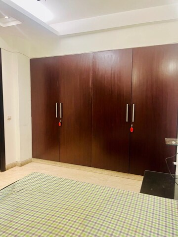 Room in 3 BHK Builder Floor at Panchsheel Enclave – for Rent