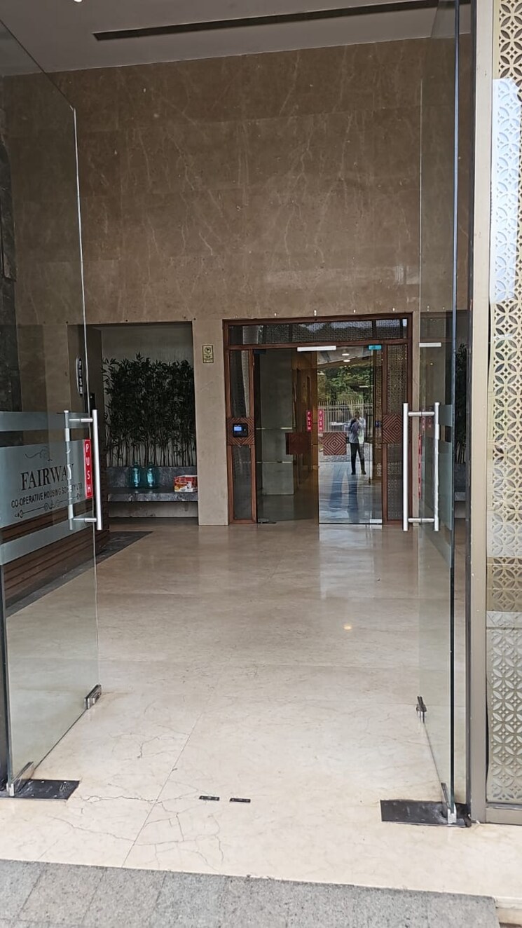  Parking, one-hiranandani-park 2 Bedroom 559 Sq.Ft. Apartment In Ghodbunder Road Thane 8806898