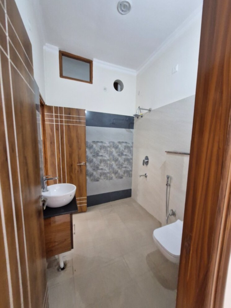 Attached Bathroom, gms road 3 Bedroom 2200 Sq.Ft. Independent House In Gms Road Dehradun 8806882