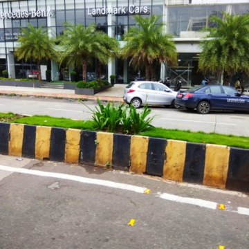  Showroom – Exterior View View at Kandivali West - for Rent