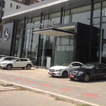 Parking in  Showroom at Kandivali West – for Rent