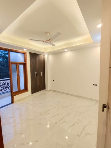 Room in 3 BHK Builder Floor at Panchsheel Vihar – for Rent
